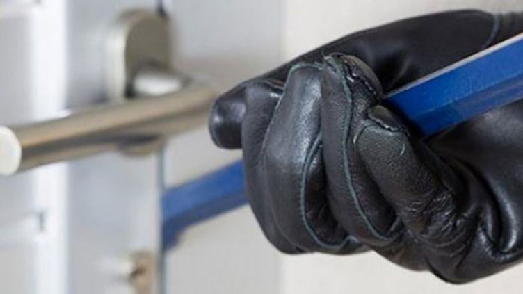 Рецидивист ограби къща във Варна, съседи го задържаха