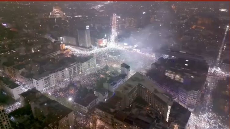 300 хиляди души излязоха на протест в Сърбия