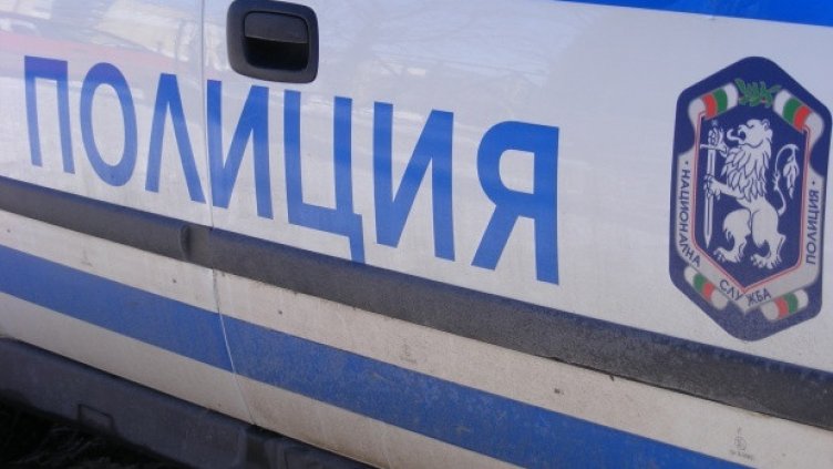 Крадец се хвърли в река, полицаи го спасиха от удавяне