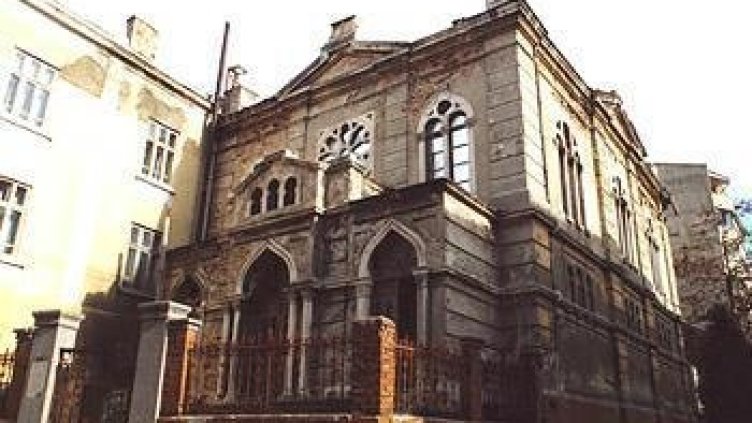 17-годишен варненец решил да подпали местна синагога