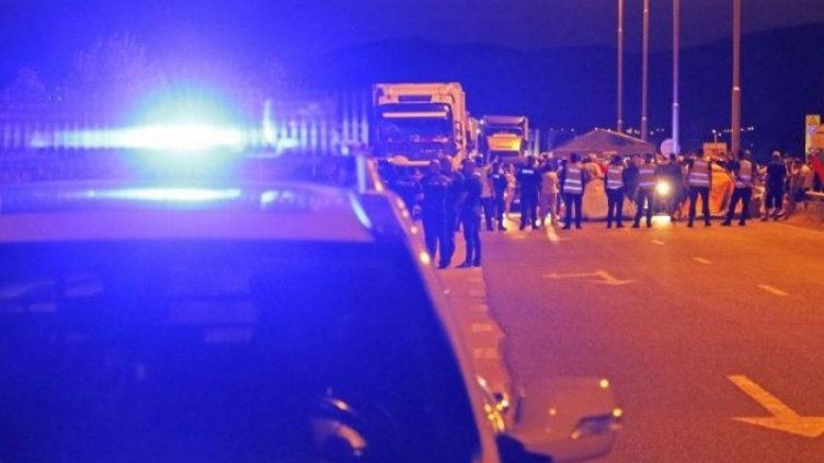 Тежък удар на "Тракия"! Три тира се блъснаха, разпилян е товар по аутобана