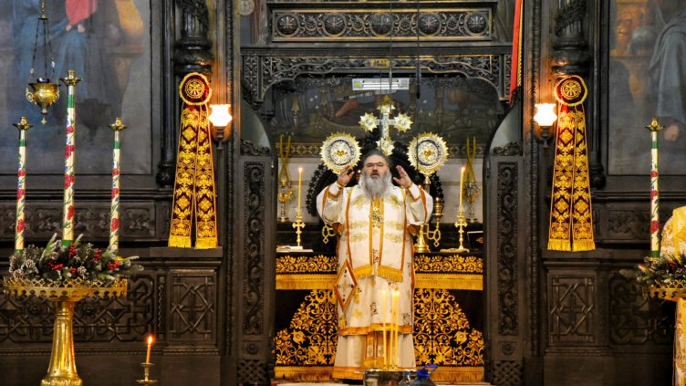 С литургия в Катедралния храм започна отбелязването на Богоявление във Варна (СНИМКИ)