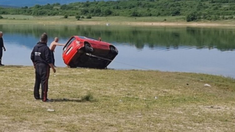 Идентифицираха тялото на шофьора в потъналата в яз. "Копринка" кола