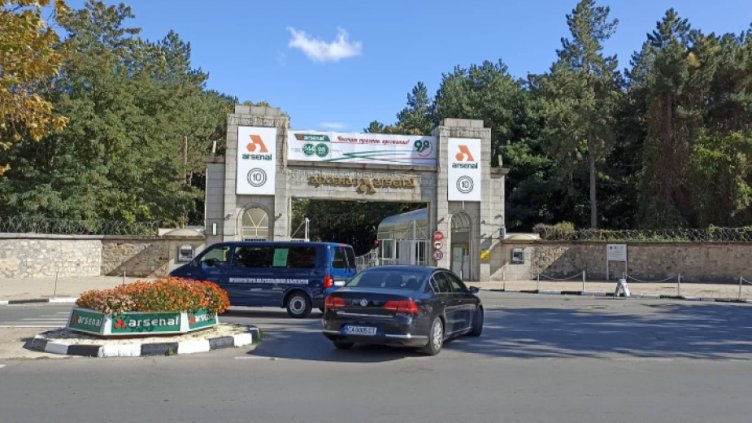 Извадиха труповете на двете жени от гръмналия цех в "Арсенал"