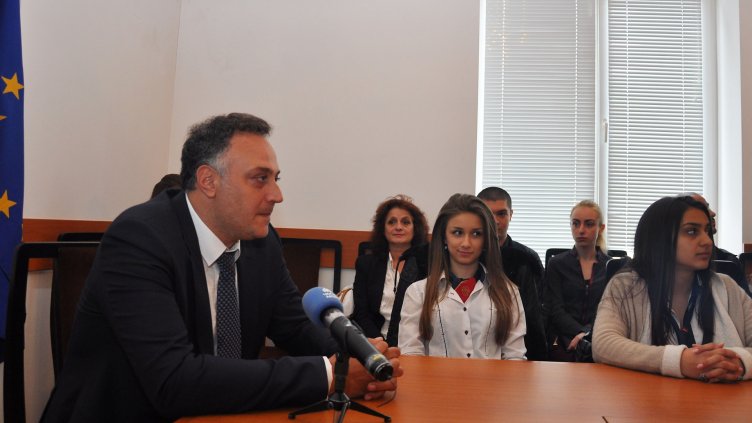 Ученици и студенти се запознаха с историята и настоящето на областната управа във Варна
