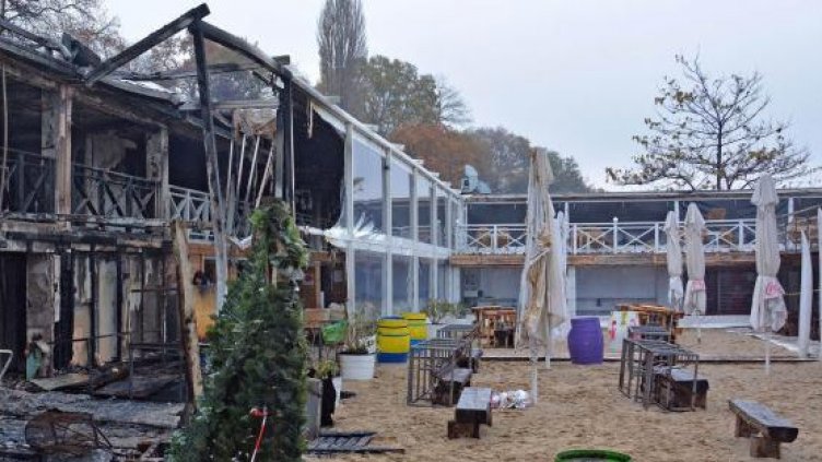 Хванаха подпалвача, запалил две заведения на плажа във Варна