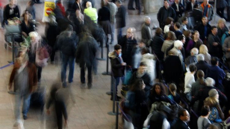 Половин милион българи стягат багажа за Коледа и Нова година