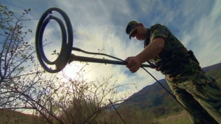 Варненски сапьори взривиха немски снаряд край Добрич
