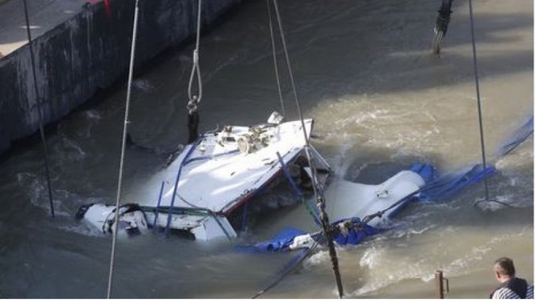 Буря потопи яхта с туристи