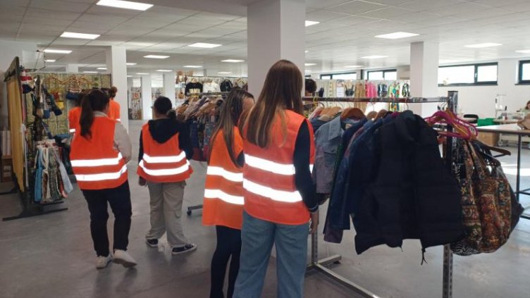 Ученици и студенти от Варна научиха как ненужният текстил се превръща в ресурс