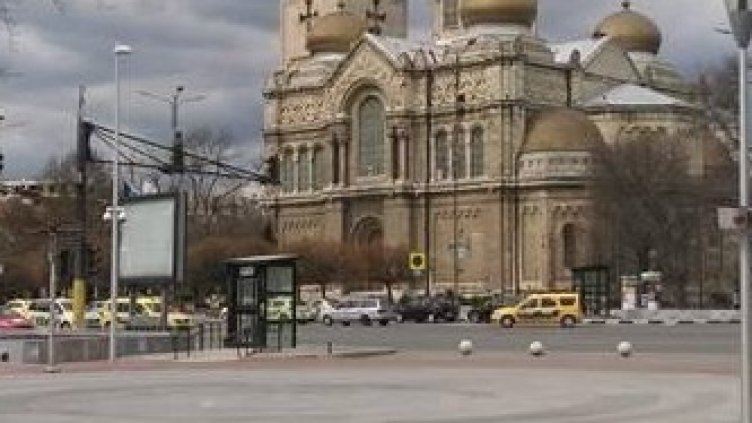 Временно ограничават паркирането пред Катедралния храм