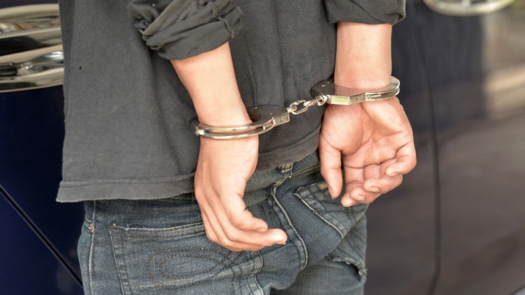 Задържаха сина на един от избягалите затворници