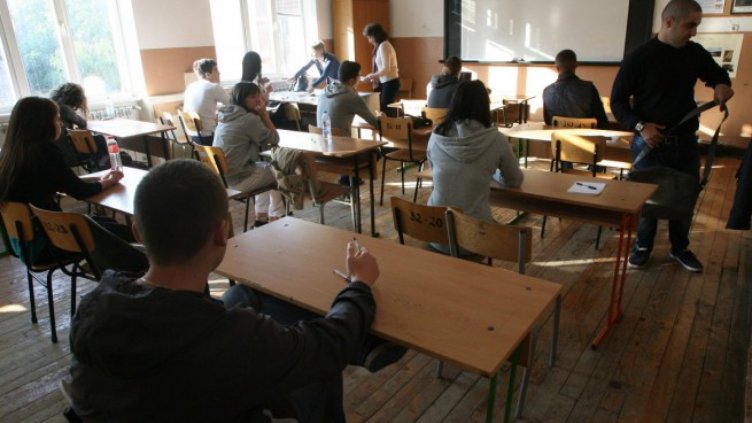 Утре ще теглят изпитния вариант на матурата по български език за 12 клас