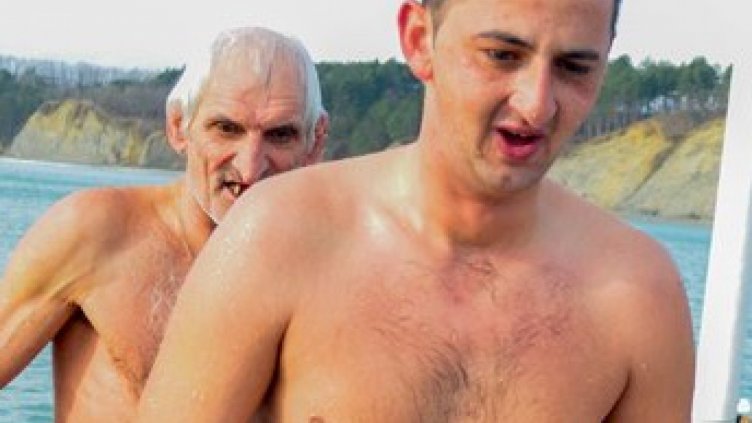 23-годишният Георги Иванов извади кръстa в Бяла