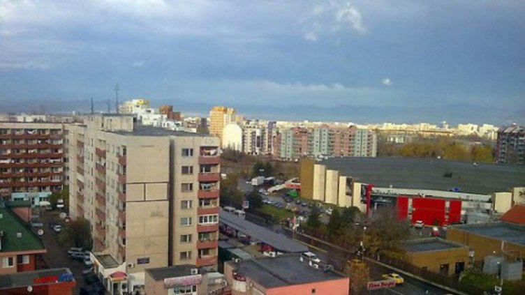 Строят луксозни имоти, а опашките за общински &ndash; големи