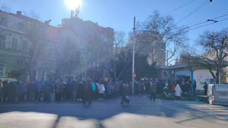 Осигуряват допълнителни служители по пунктовете за автобусни карти във Варна