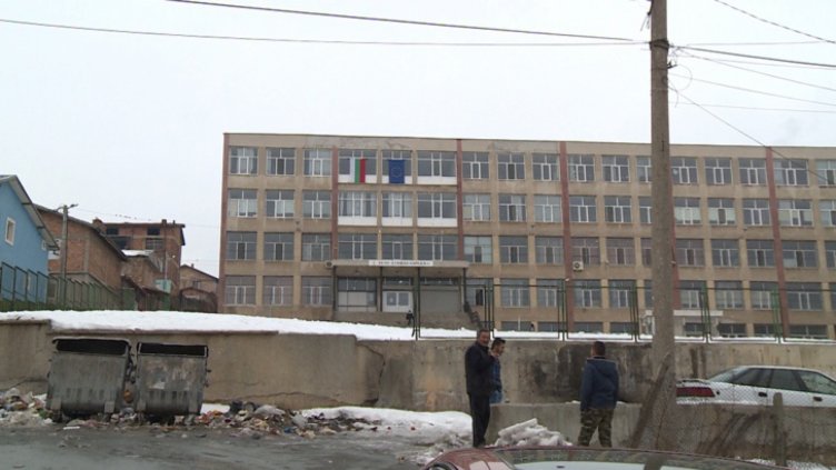 Учители пишат писмо на отчаянието