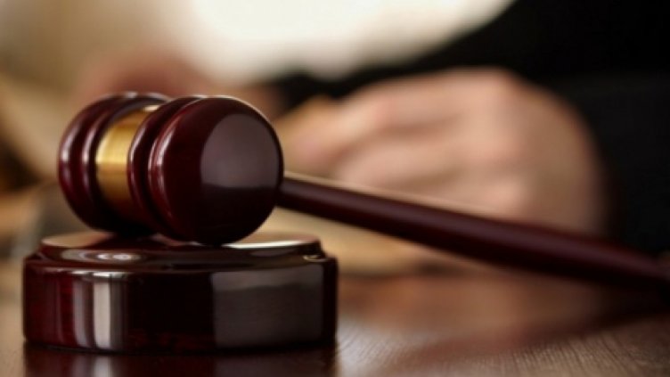 Пробация за ученичка, счупила носа на своя връстница