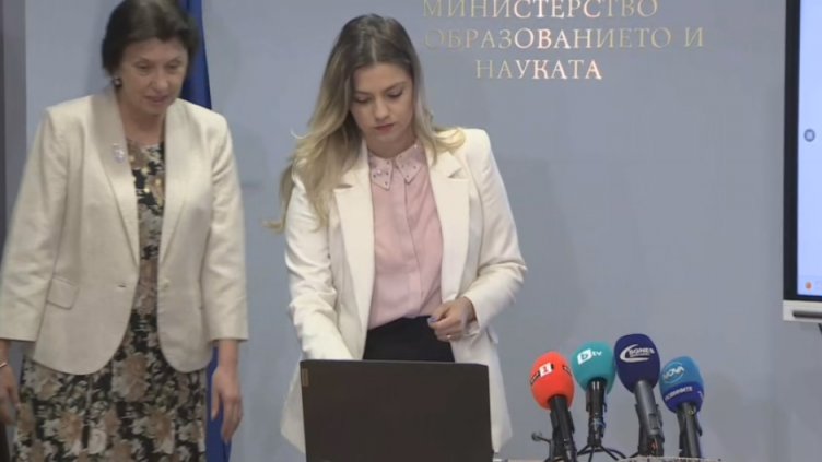 Вариант 15 се падна за матурата по български език