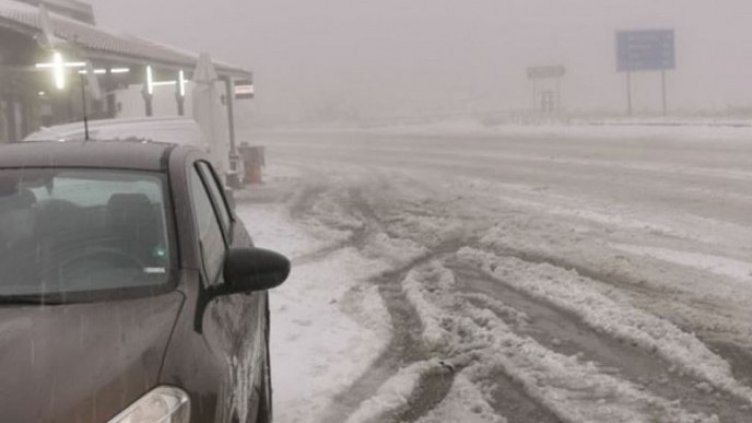 Шофьори, внимание! Зимен капан ви очаква на пътя. Вижте къде ще вали сняг