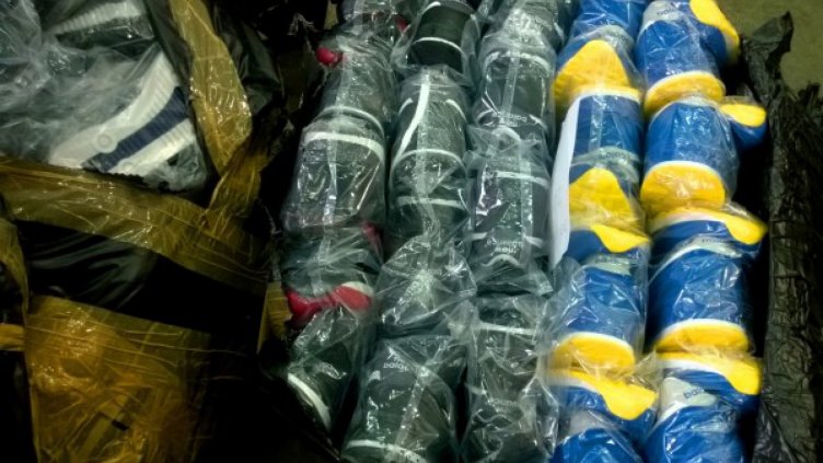 Русенски митничари пипнаха румънка с контрабандни маратонки и кецове