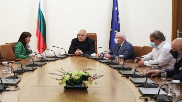 Кабинетът продължава да дава: По 5 заплати еднократно за музиканти