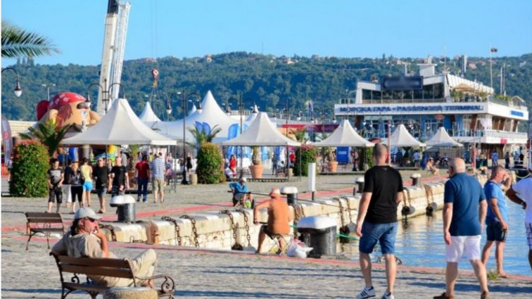 Запечатват обект на Морска гара във Варна