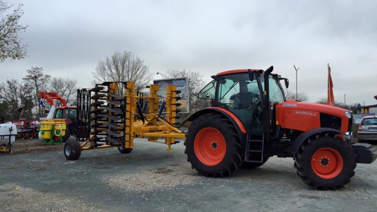 Земеделската техника ще се движи по пътищата само с разрешително