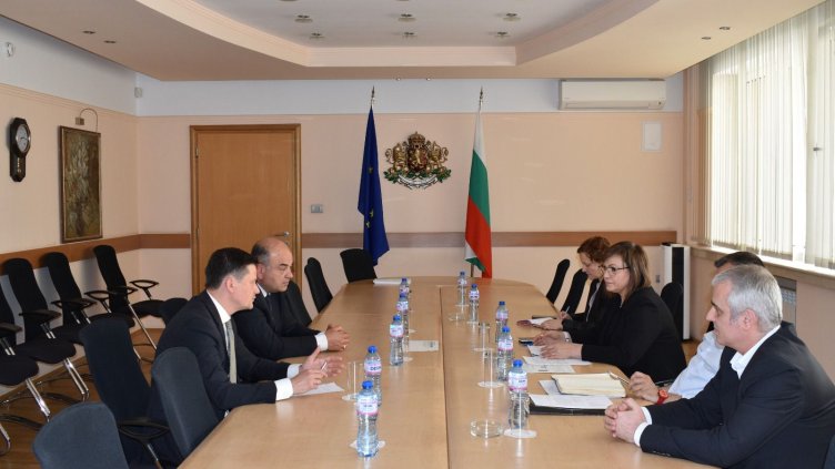 Министър Нинова нареди строг контрол срещу спекулата при антикризисните мерки