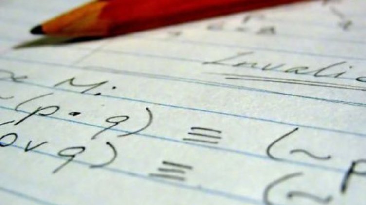 Неизправен самолет блокира български математици в Китай