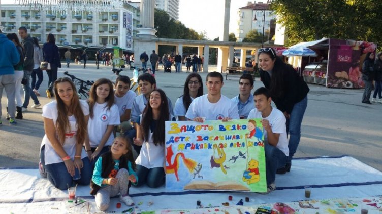 Агитират варненци в подкрепа на приемната грижа