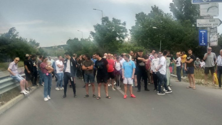 За четвърти път варненци затварят пътя за Златни пясъци