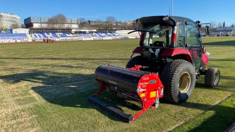 "Коритото" и "Локомотив" с нова тревна настилка (СНИМКИ)