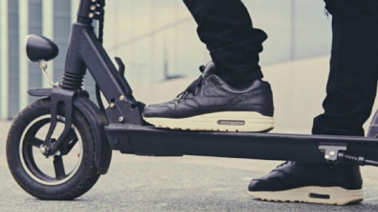 Закопчаха млад германец, свил ел. тротинетка от курорт край Варна