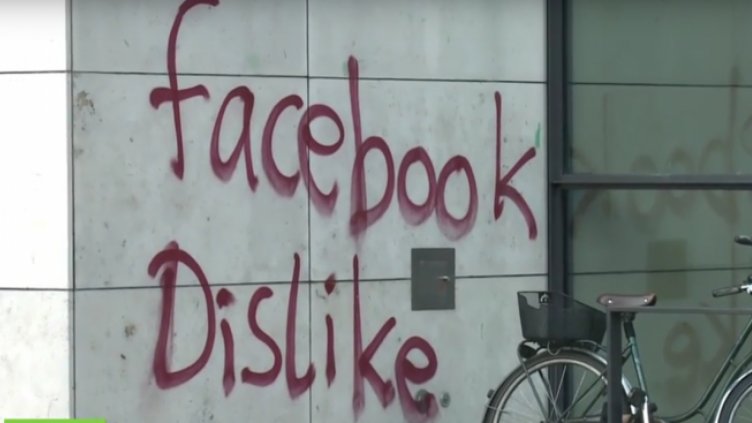 Вандали атакуваха сграда на Facebook в Хамбург