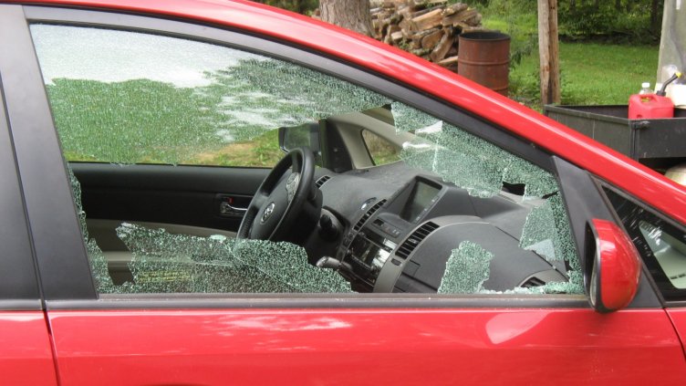 Апаш задигна навигация от автомобил в „Младост“