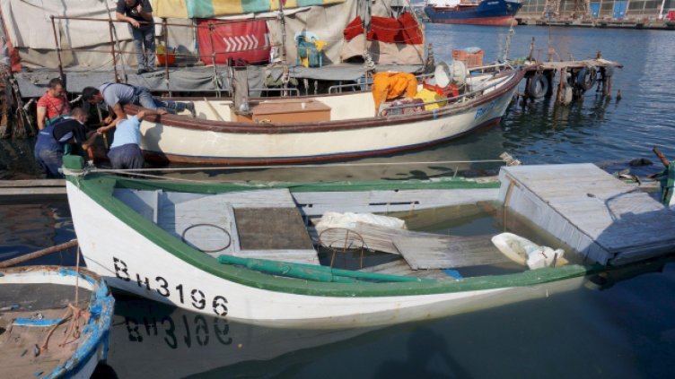 В Гърция и Турция на море, а в чинията - българско рибе