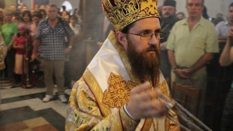 Бунт срещу епископ заради пари