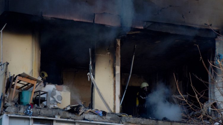 Продължава възстановяването на взривения блок 302 във „Владиславово“