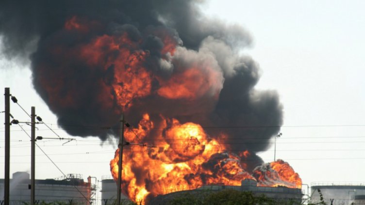 Взрив пред куриерска фирма в Ботевград