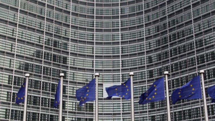 "Политико": Новият български еврокомисар ясен догодина