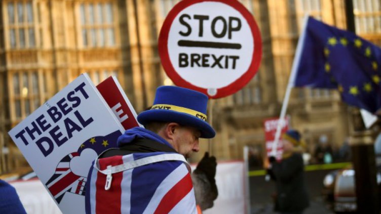 Как британци обръщат палачинката: Първо за Brexit, сега за ЕС  