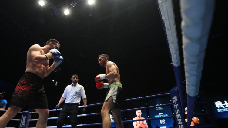 Бойци на легендата Петер Артс излизат на ринга на спортното шоу SENSHI