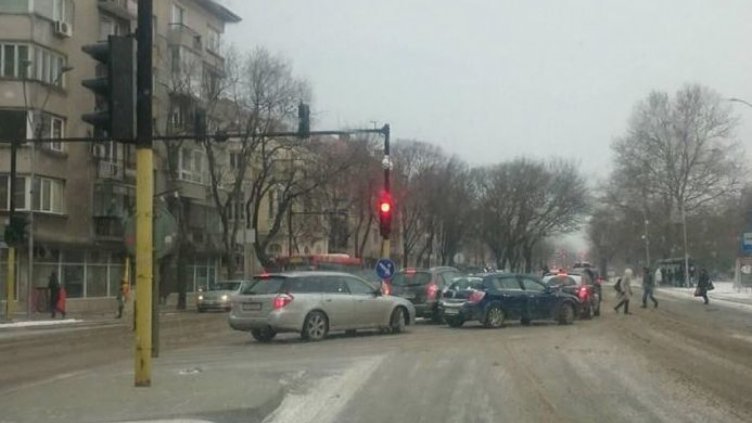 Варна се съвзема от снежната вълна