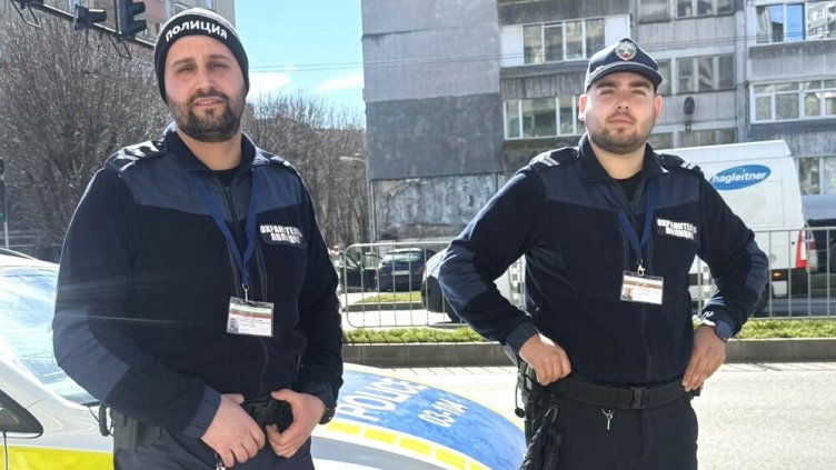 Ето ги полицаите - герои от Варна