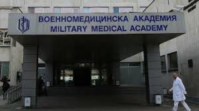 Мъжът, наръган в автобус, се възстановява