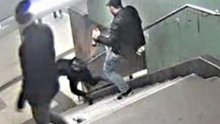 Повдигнаха обвинение на българина, ритнал жена в берлинското метро