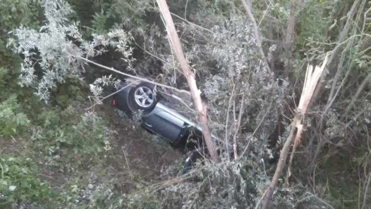 Спасиха млад мъж, паднал с колата си в дере край Шумен