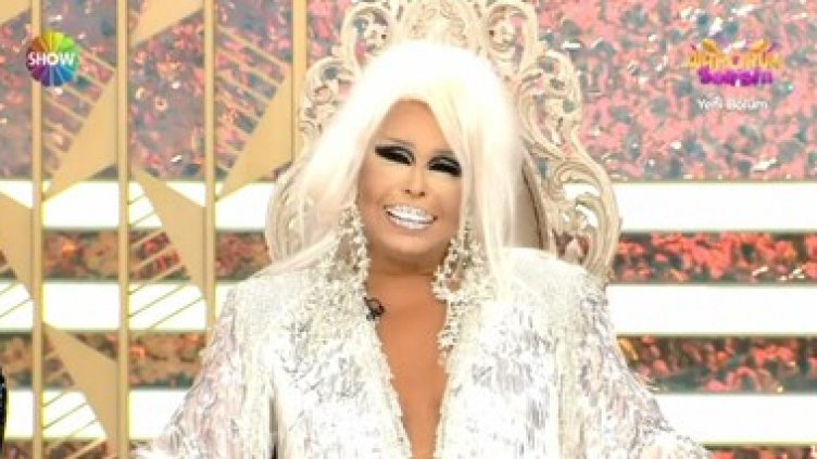 Трус в Турция: Луксозен гроб с асансьор за трансескуална певица!?