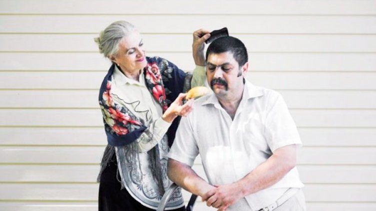 До 30-годишни българите си живеят с родителите